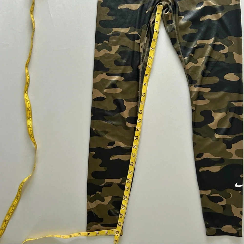 Nike Drift Green Camo Ankle Length Leggings Activewear Size M